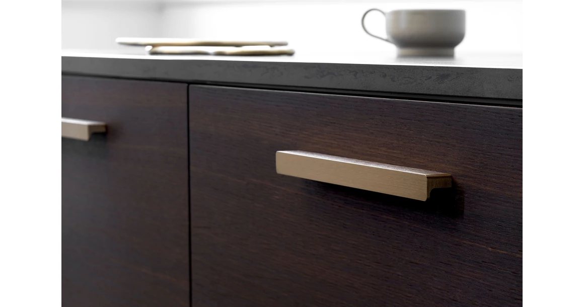 Kép 3/6 - Fogantyú Furnipart ELAN  160mm, alumínium, csiszolt sárgaréz