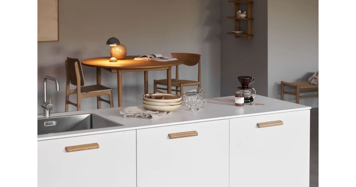 Kép 4/7 - Fogantyú Furnipart GLOVE  160mm, fa, lakkozott tölgy