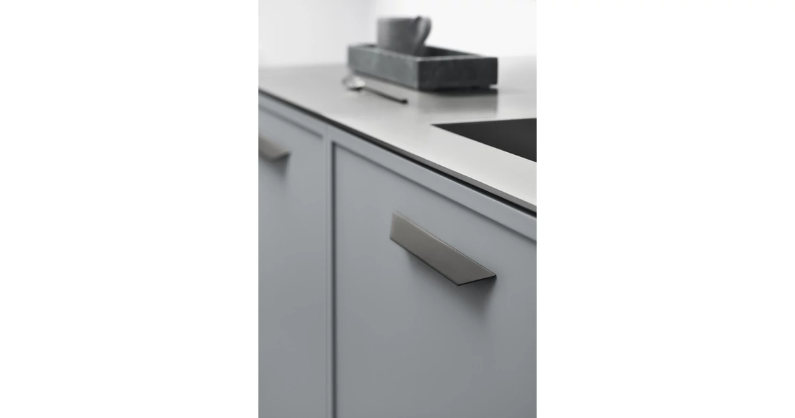 Kép 2/5 - Fogantyú Furnipart STREAMLINE   96mm, alumínium, fekete