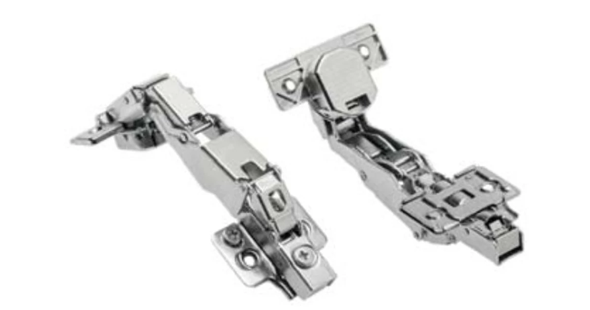 Kép 1/2 - Kivetőpánt, 165°, csillapított záródású, klippes, eurocsavar nélküli excenteres talp h=0