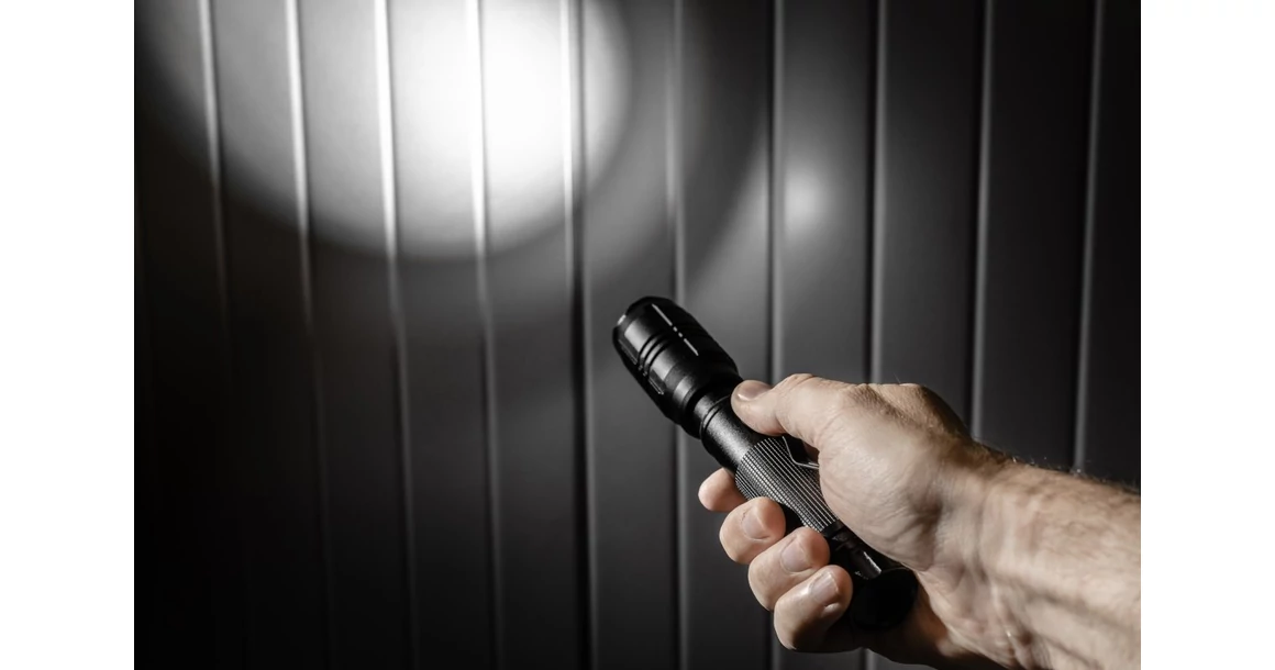 Kép 3/3 - Lámnpa, Zseblámpa LED 8W, 800lm, hideg fehér, IP20, aksis, USB töltéssel  EOL