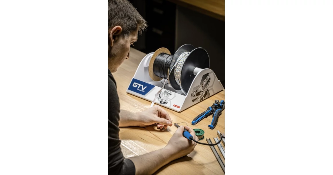 Kép 3/3 - LED szalag 5630, 300 LED/5 fm, semleges fehér, 20W/fm,  80W/5fm , 10mm , 50fm/tekercs, 12V, IP20, 1750lm/m