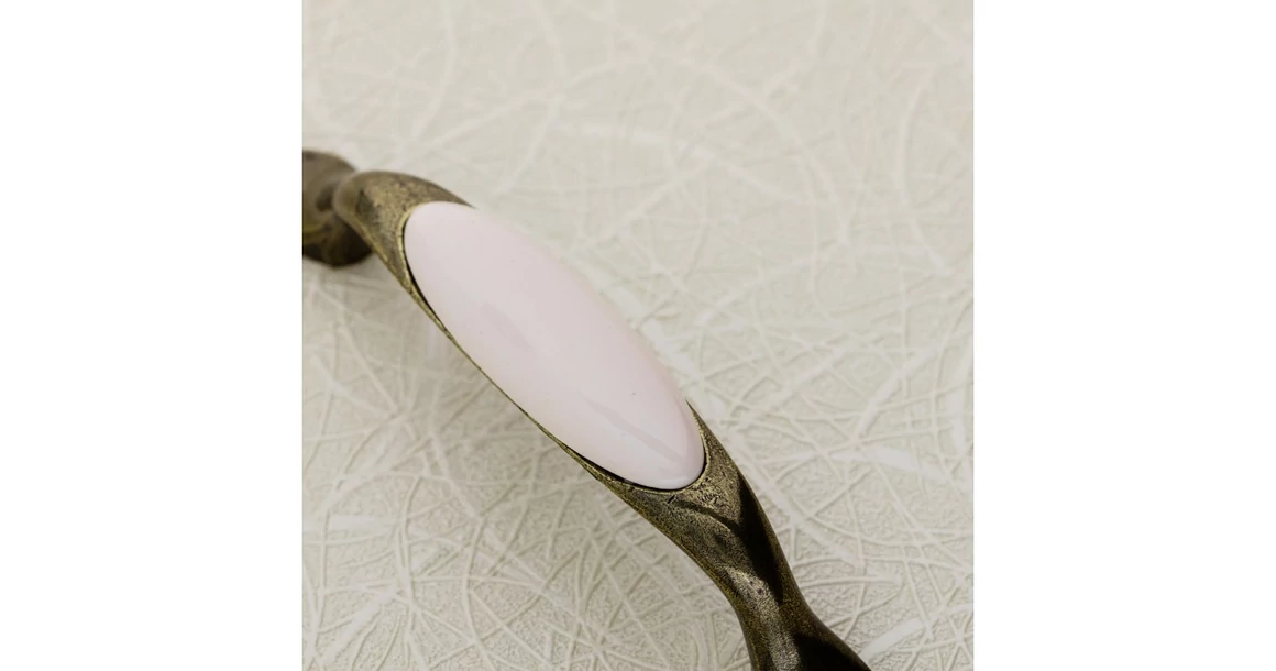 Kép 2/3 - Fogantyú porcelán-fém,   96mm, 728P, minta nélküli antik bronz