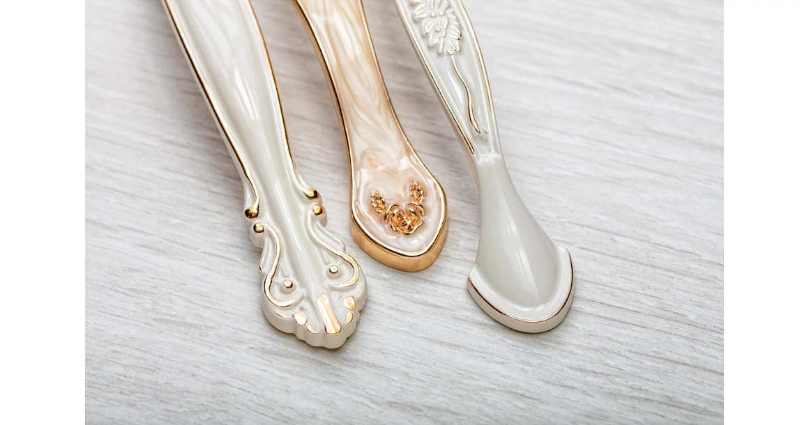 Kép 3/3 - Fogantyú fém,   96mm, ROYAL 2, fehér arany