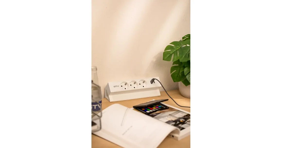 Kép 9/12 - Konnektor, pultra szerelhető, 3x dugalj, 1x USB A, USB C, 1,5fm kábellel, fehér, BASCO