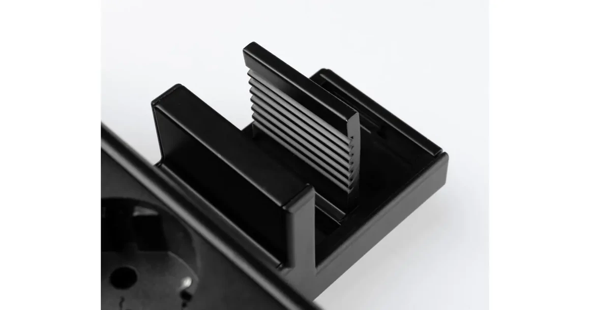 Kép 4/7 - Konnektor, pultra szerelhető, 3x dugalj, 1x USB A, USB C, 1,5fm kábellel, fekete, NICO