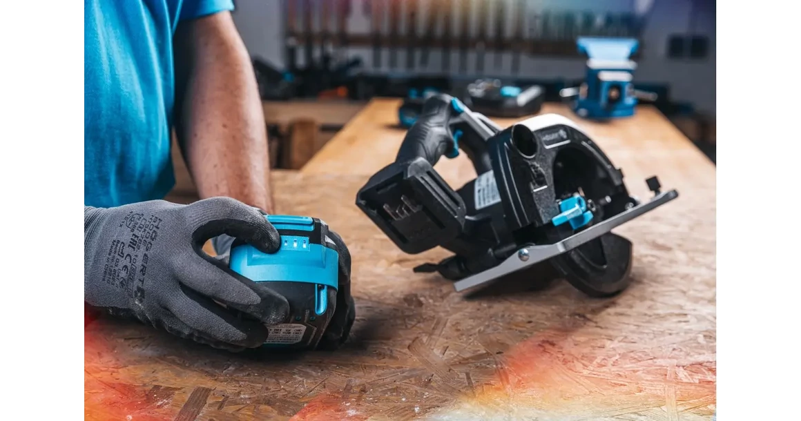 Kép 10/11 - Högert HT2E240-A20 akkumulátor 18V, 4Ah, dobozban