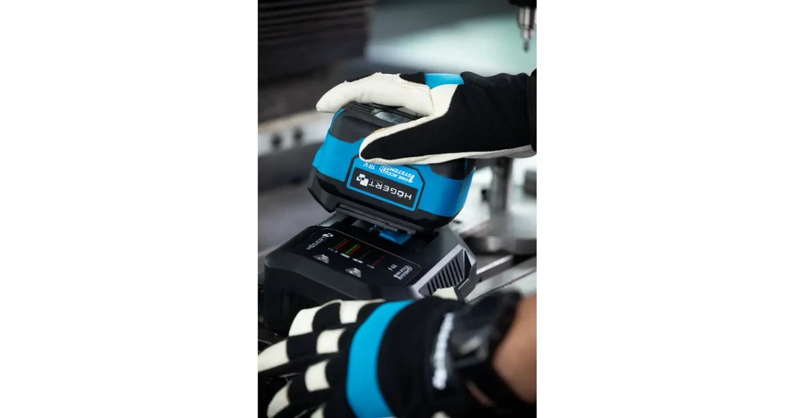 Kép 4/6 - Högert HT2E243-C60 akkumulátor töltő 18V, 6Ah, dobozban