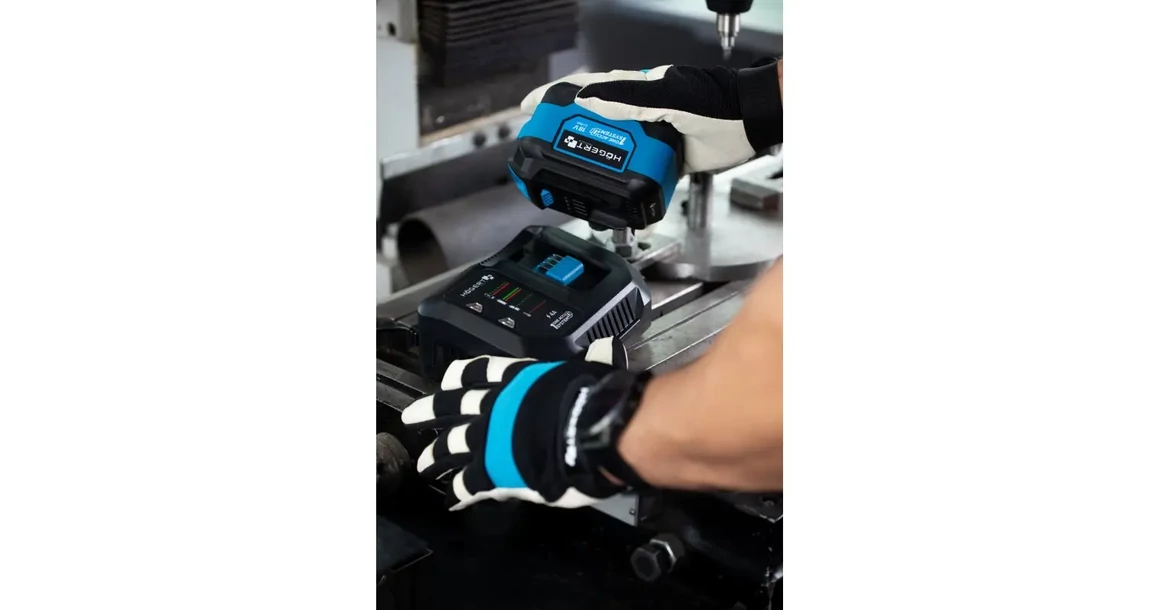 Kép 6/6 - Högert HT2E243-C60 akkumulátor töltő 18V, 6Ah, dobozban