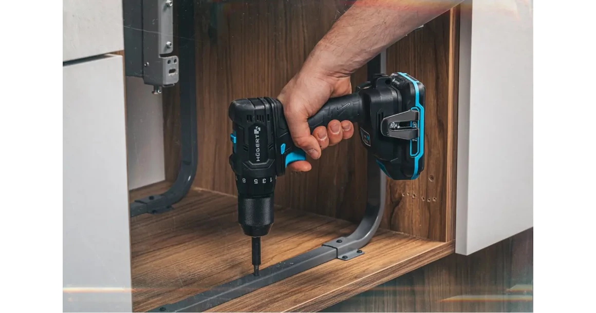 Kép 3/13 - Högert HT2E265-B22DD fúró - csavarbehajtó szett, 18V, 40Nm, 2db 2 Ah akkuval, töltővel, kofferben