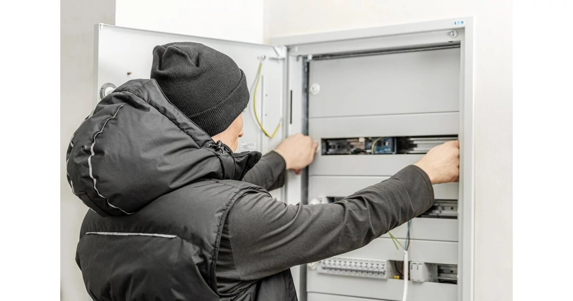 Kép 3/4 - JONAS kötött sapka téli, szigetelt, fekete