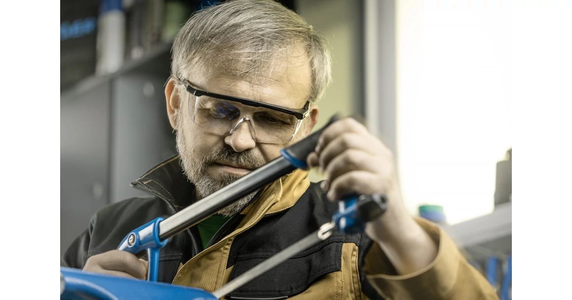 Kép 3/3 - Munkaruha Högert TRIENT Átlátszó biztonsági szemüveg, univerzális