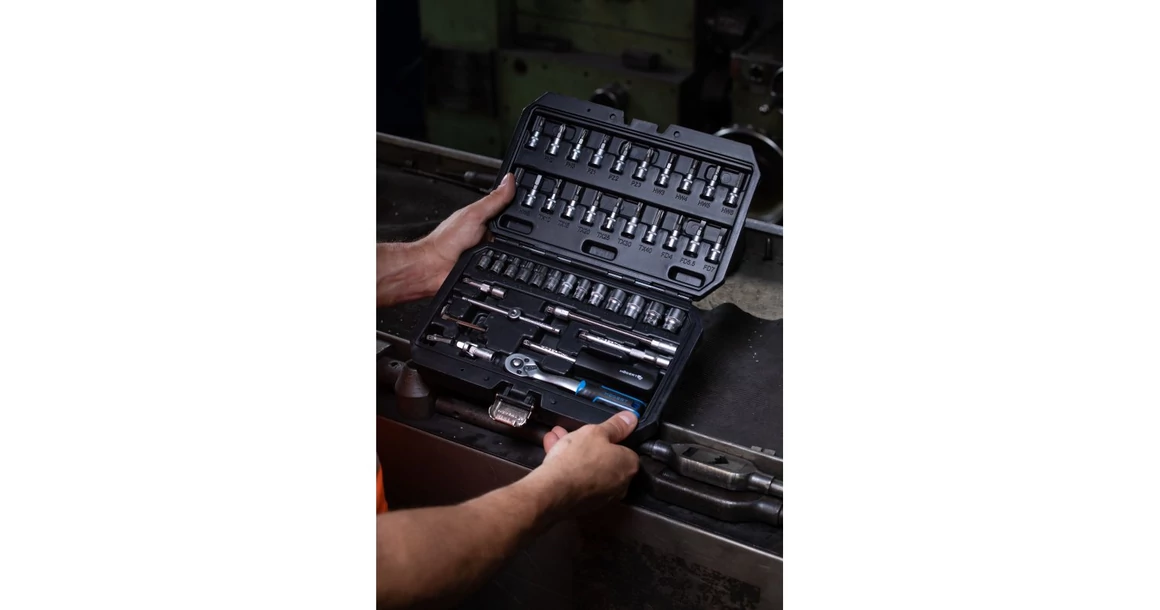 Kép 2/3 - Szerszám Högert Szerszámkészlet,  46db-os, tárolóban