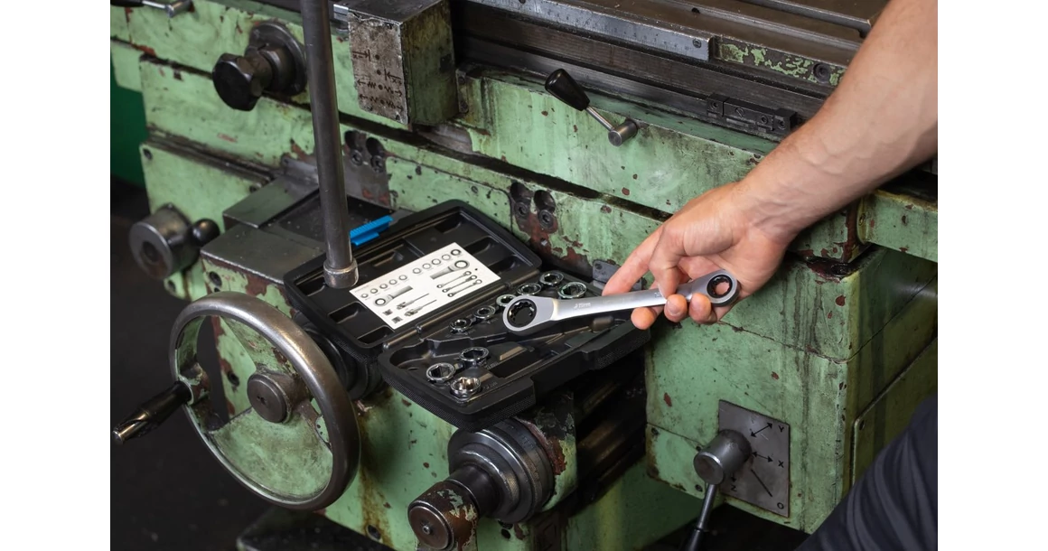 Kép 2/3 - Szerszám Högert Szerszámkészlet,  11db-os, tárolóban