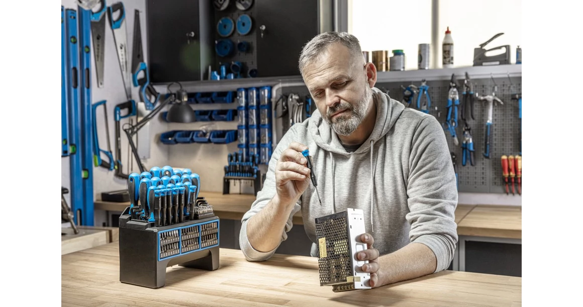 Kép 3/6 - Szerszám Högert Csavarhúzó szett, 114db-os, Crv, csavarhúzók, bitfejek, dugókulcsok, imbuszulcsok, álvánnyal