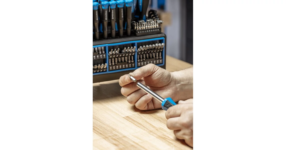 Kép 4/6 - Szerszám Högert Csavarhúzó szett, 114db-os, Crv, csavarhúzók, bitfejek, dugókulcsok, imbuszulcsok, álvánnyal