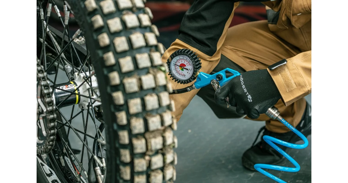 Kép 3/3 - Szerszám Högert Pneumatikus légfúvó pisztoly nyomásmérővel, 757