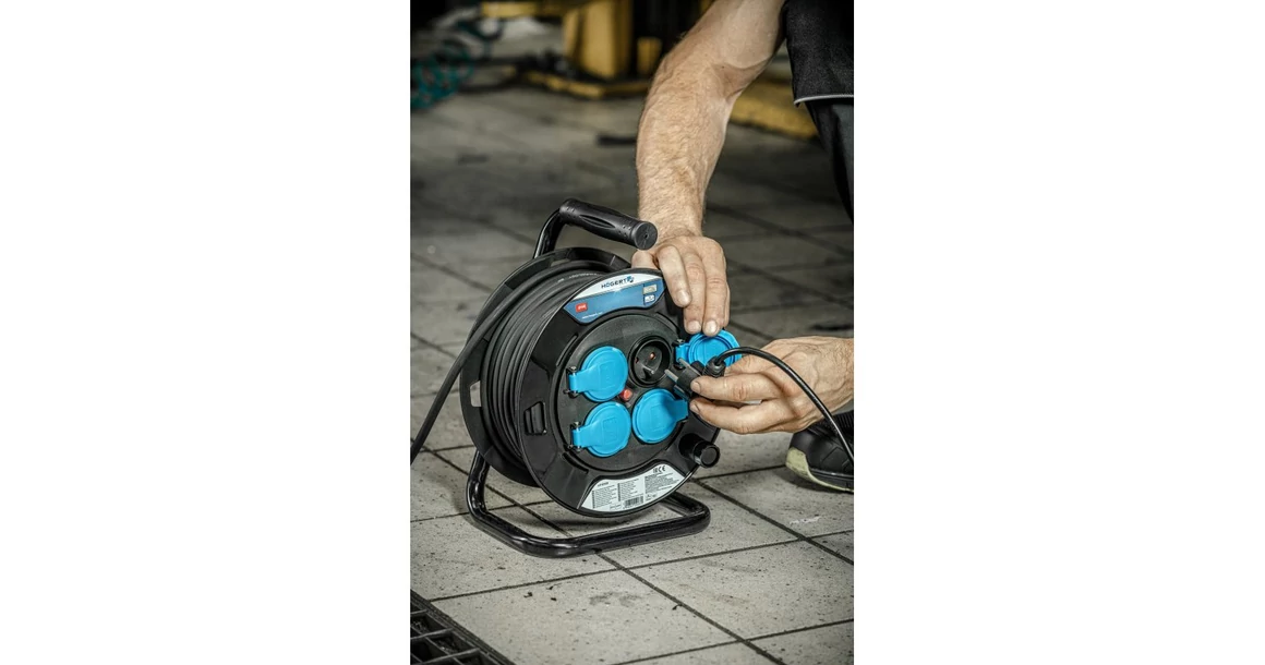 Kép 2/3 - Szerszám Högert Hosszabbító,  20m, IP44, max 3000W, kábeldobbal, 4-es francia elosztóval