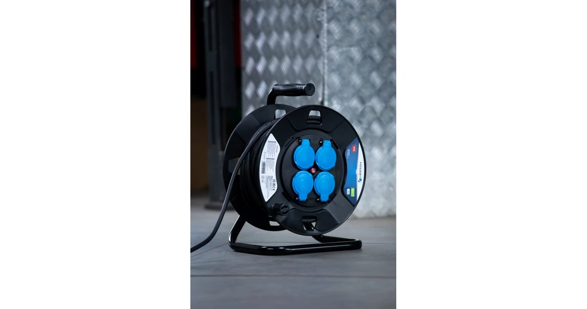 Kép 2/2 - Szerszám Högert Hosszabbító,  30m, IP44, max 3000W, kábeldobbal, 4-es francia elosztóval