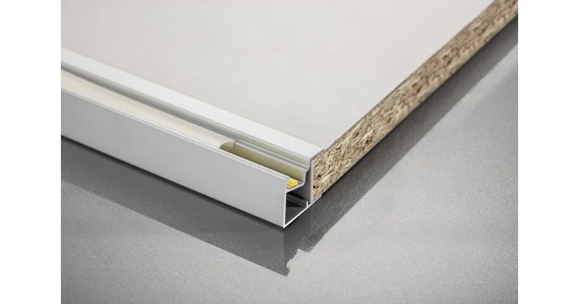 Kép 3/6 - LED Profil GLAXMNBJW, polc élre rögzíthető, döntött, 18mm bútorlaphoz, 3fm, alu elox