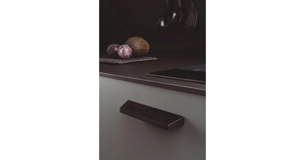 Kép 5/7 - Fogantyú  Viefe RAIL  160mm, alumínium, csiszolt fekete