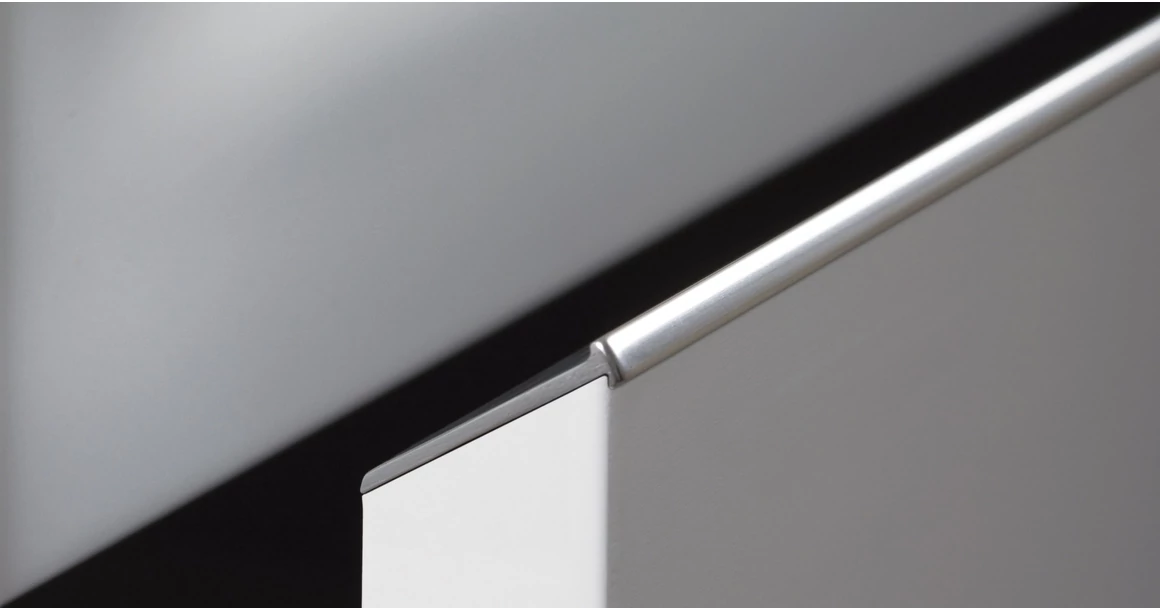 Kép 1/5 - Fogantyú  Viefe STEEP, élbe ültethető, 16mm ajtóhoz, 3000mm, alumínium, alumínium hatású, világos