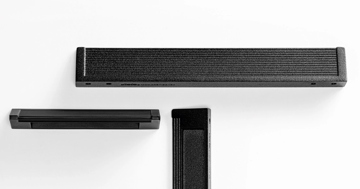 Kép 2/4 - Fogantyú  Viefe BACKK   96mm, fém, texturált fekete