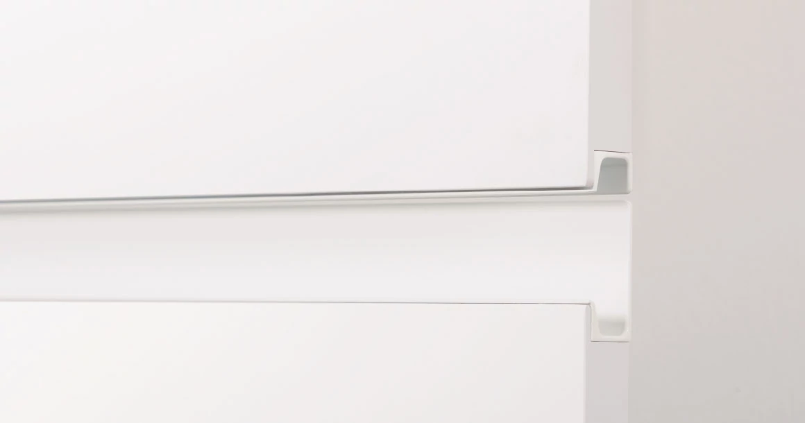 Kép 2/3 - Fogantyú  Viefe JEY élbe ültethető,  597mm, alumínium, matt fehér