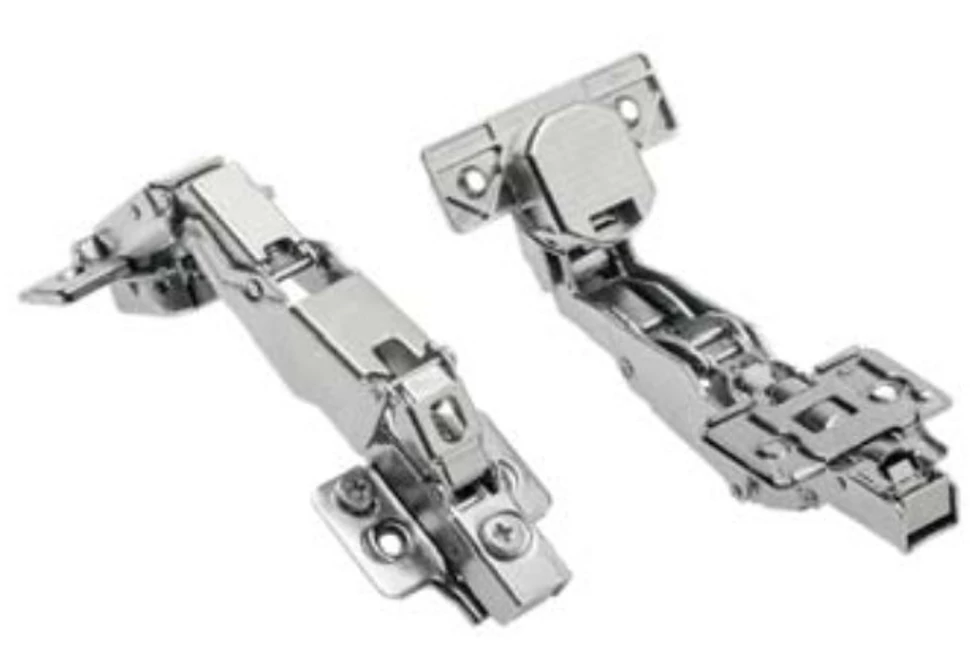 Kivetőpánt, 165°, csillapított záródású, klippes, eurocsavar nélküli excenteres talp h=0