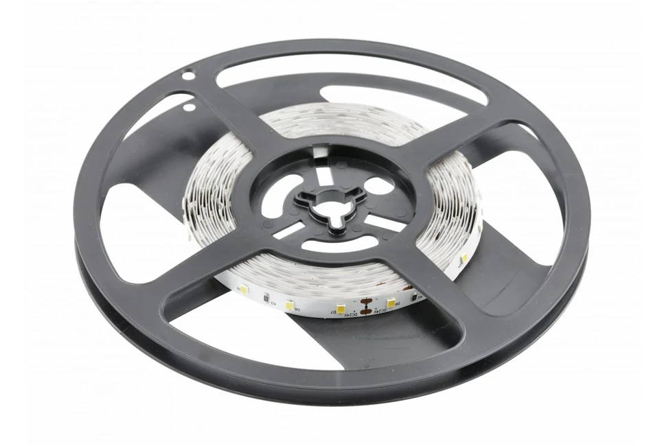 LED szalag 2835, 300 LED/5 fm, meleg fehér, 9,6W/fm  48W/5fm , 8mm , 5fm/tekercs, 24V, IP20, 1100lm/m