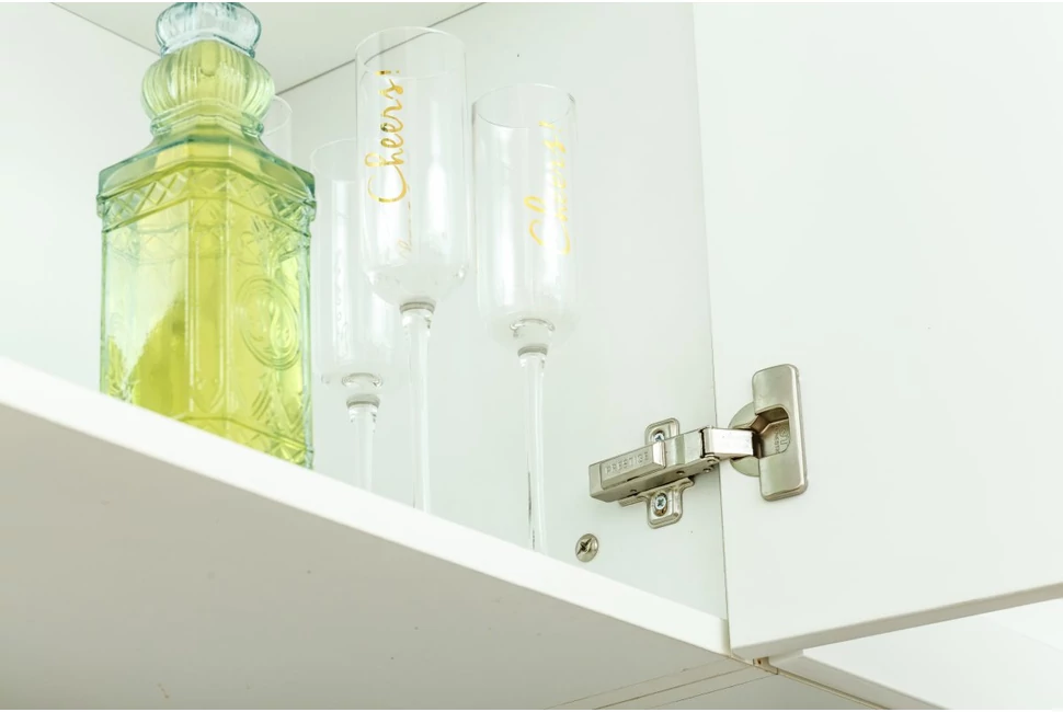 Kivetőpánt, félig rázáródó, csillapított záródású, klippes, eurocsavar nélküli talp h=0