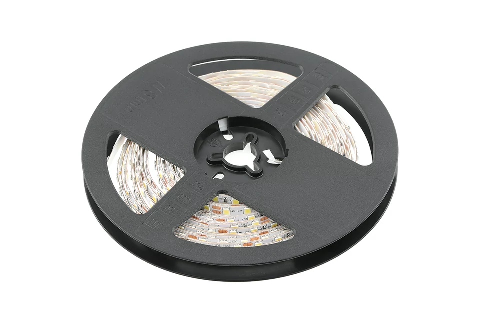 LED szalag 2835, 300 LED/5 fm, hideg fehér,  6W/fm,  33W/5fm , 8mm , 5fm/tekercs, 12V, IP20, 750lm/m
